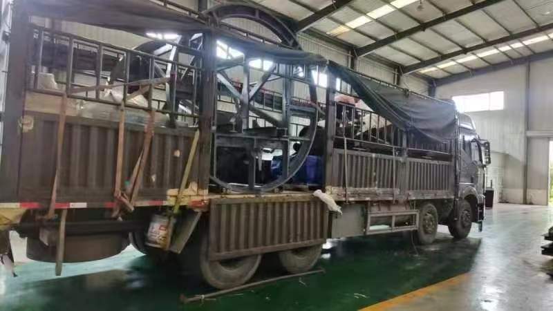 礦安重工自主研發(fā)生產(chǎn)的的翻車系統(tǒng)裝車發(fā)貨