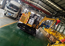 山東礦安重工生產的MWD2.0型礦用小型挖掘機裝車發貨